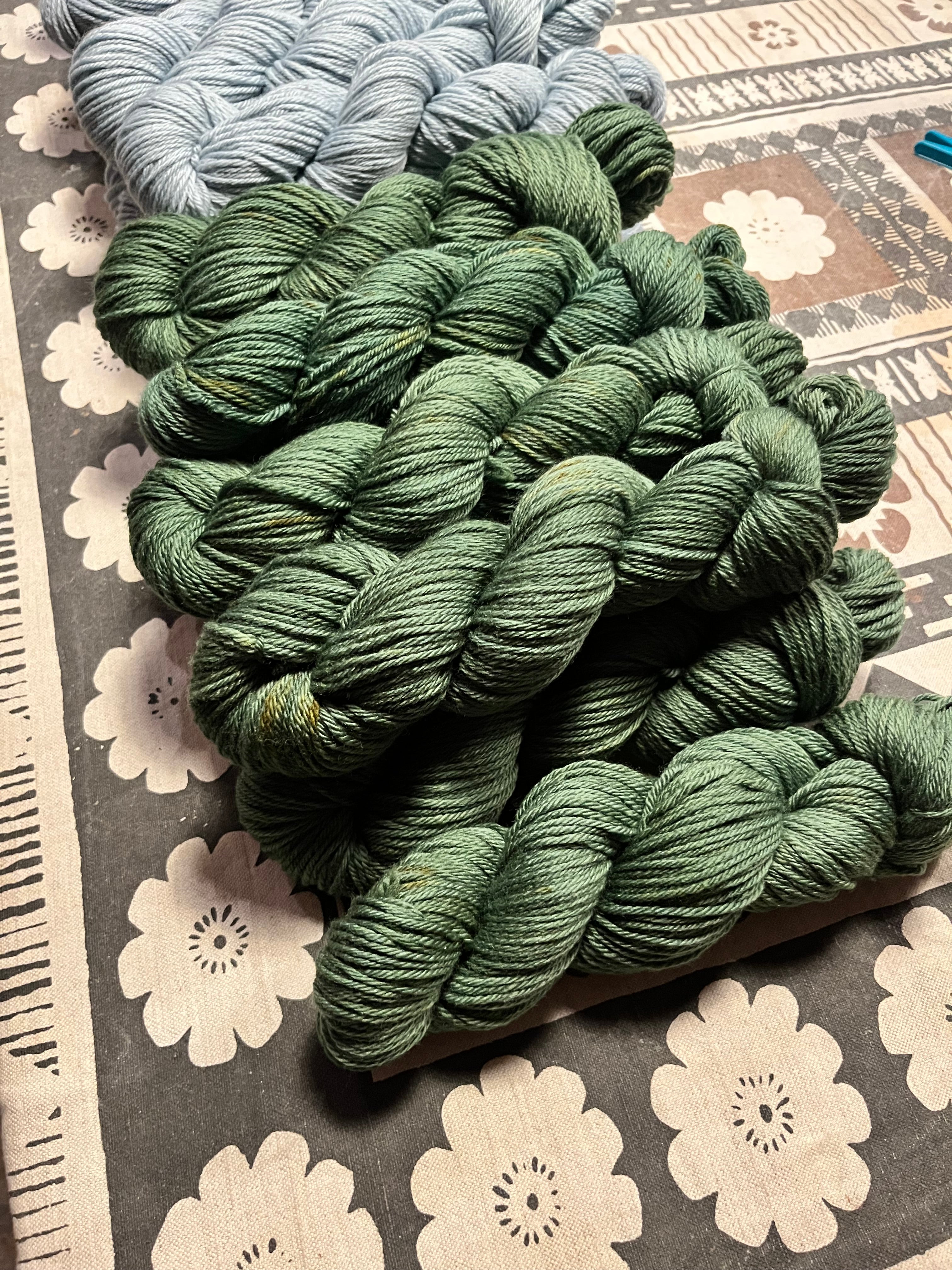 8ply/DK Non Superwash Merino - Canopy