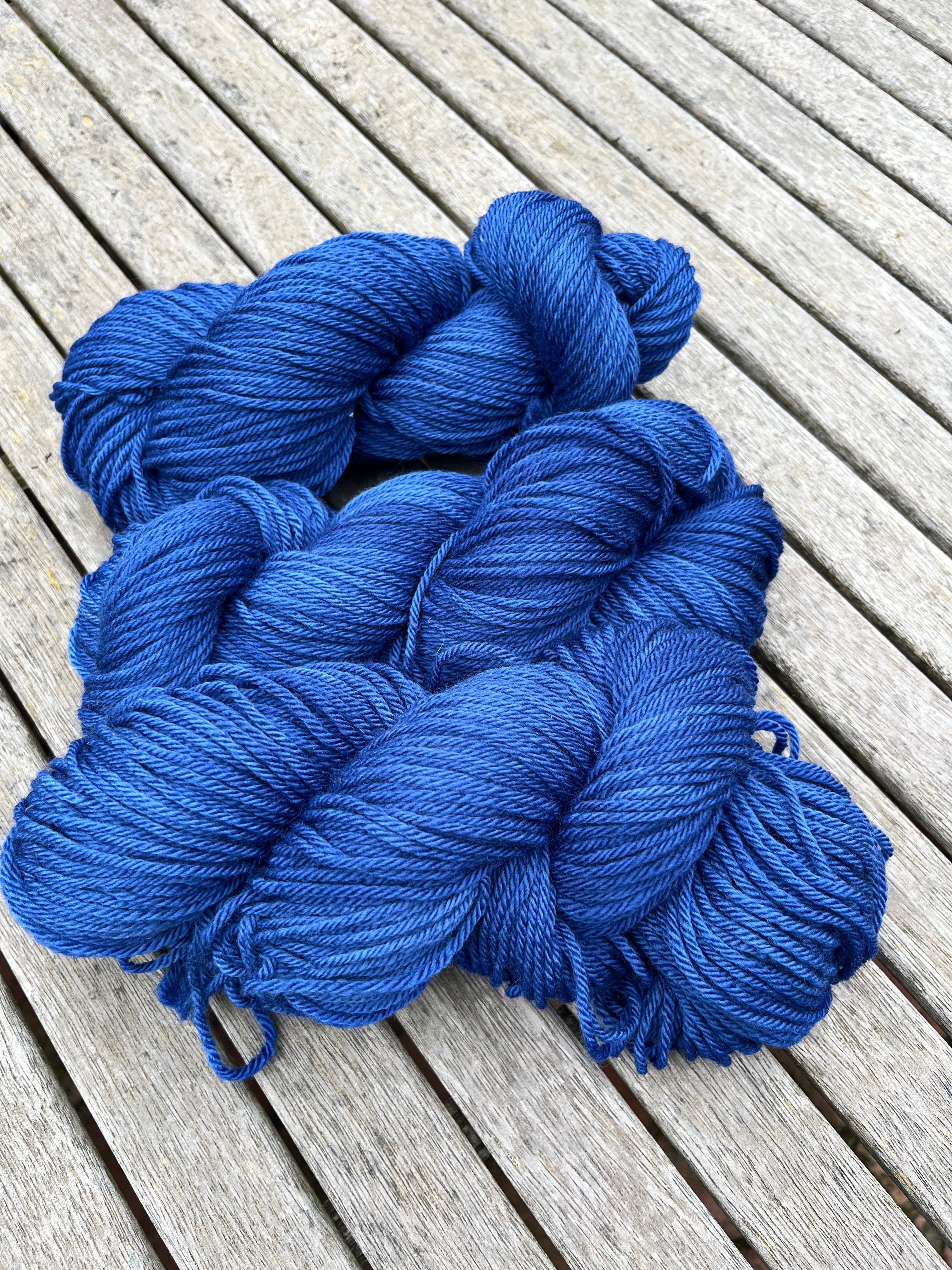 8ply/DK Non Superwash Merino - He Skiis in Footy Season